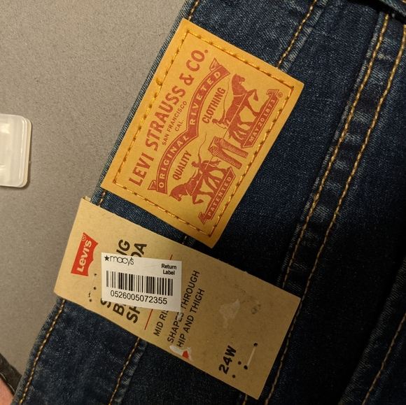 Levi's Shaping Bermuda Shorts - Picture 4 of 5